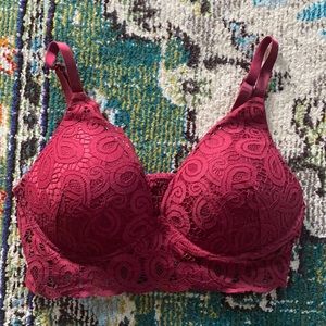 Victoria’s Secret wireless push-up Large red